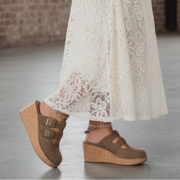 NIB Pierre Dumas Vegan Suede Close Toes Boho Mules Clog Wedge Heel Shoes Taupe - Picture 3 of 8